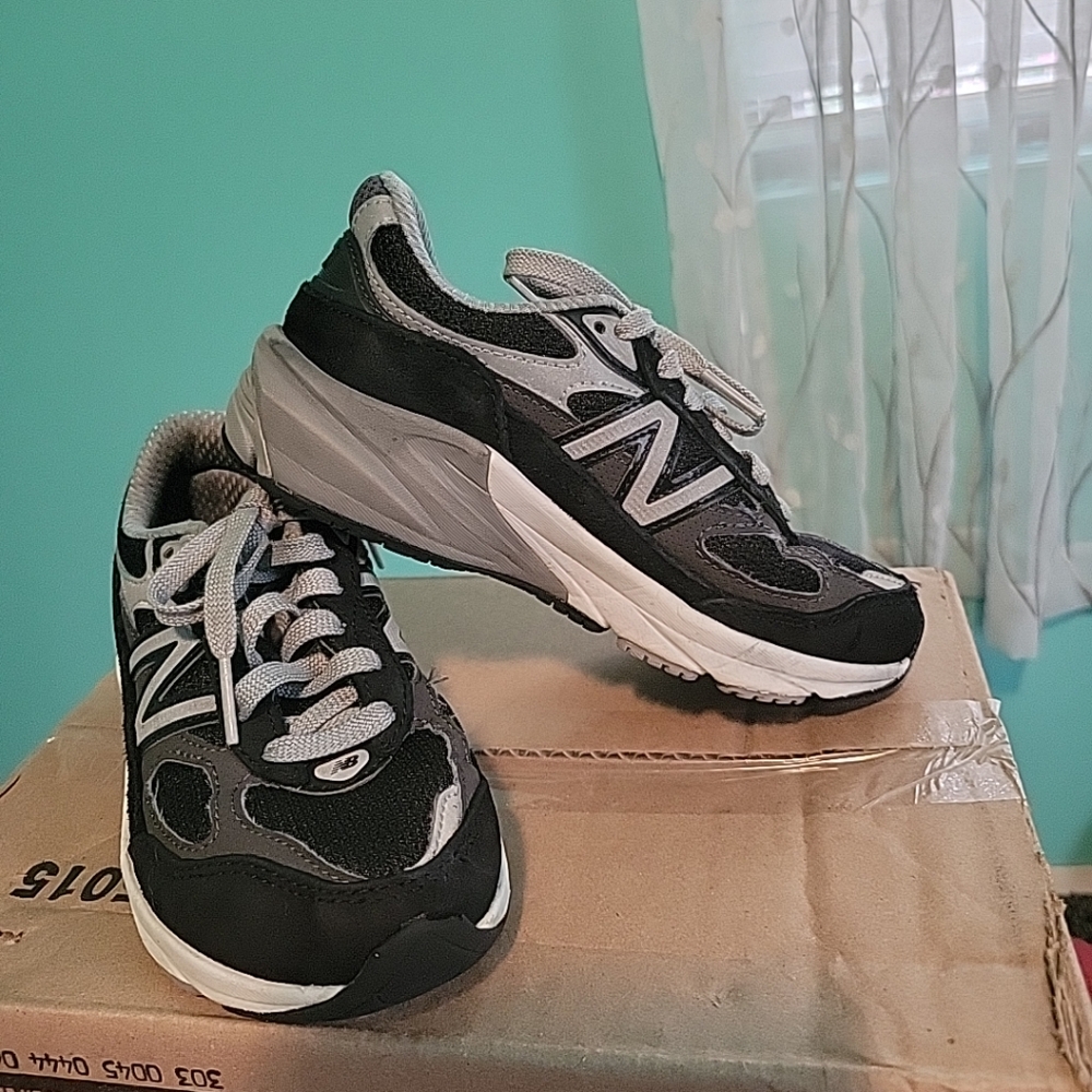 New Balance 990 Series Black  Gray White Casual Shoes Sneakers Youth Size 3